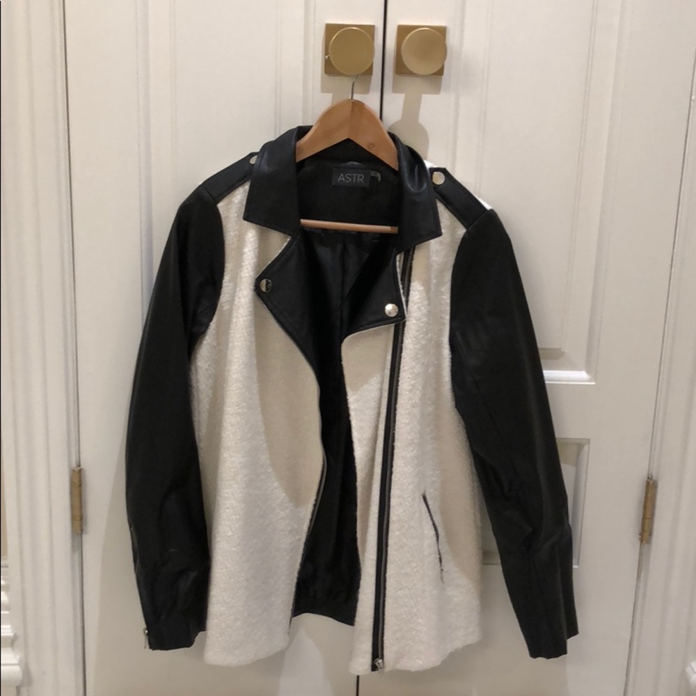 ASTR Leather /Wool Blazer perfect condition